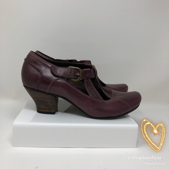 clarks ladies low heel shoes